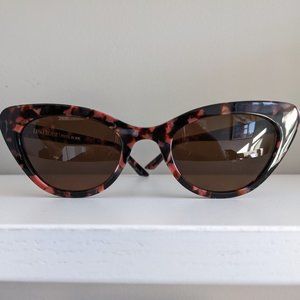 Lowercase cat eye Steeplechase in Coral, STEEPLECHASE IN CORAL × 1